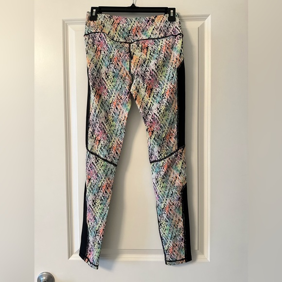 Victoria’s Secret Sport Knockout Tight - Picture 2 of 3